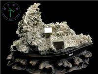 黃鐵礦+水晶（日本律雙晶），43x34x22cm-湖北大冶