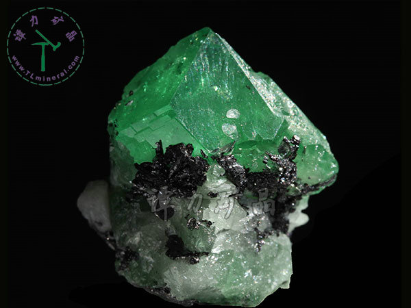 翠榴石，坦桑尼亞2.8x2.0x1.2cm