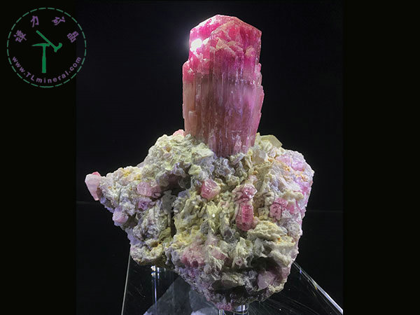 紅碧璽，阿富汗，21x17x12cm