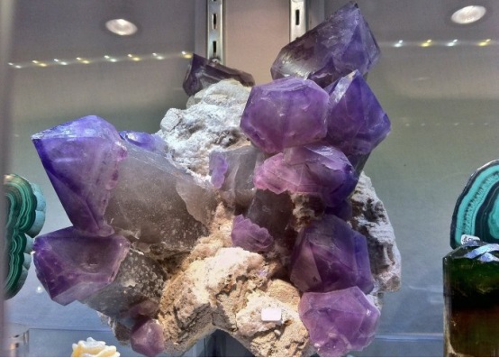 長(zhǎng)沙市譚力礦產(chǎn)品有限公司,長(zhǎng)沙礦產(chǎn)品銷售,工藝品銷售,鉆石飾品批發(fā)