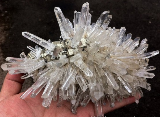 長(zhǎng)沙市譚力礦產(chǎn)品有限公司,長(zhǎng)沙礦產(chǎn)品銷售,工藝品銷售,鉆石飾品批發(fā)